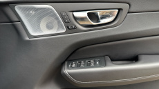 Volvo XC60 2.0 B5P Ultimate Dark 5dr AWD Geartronic Petrol Estate